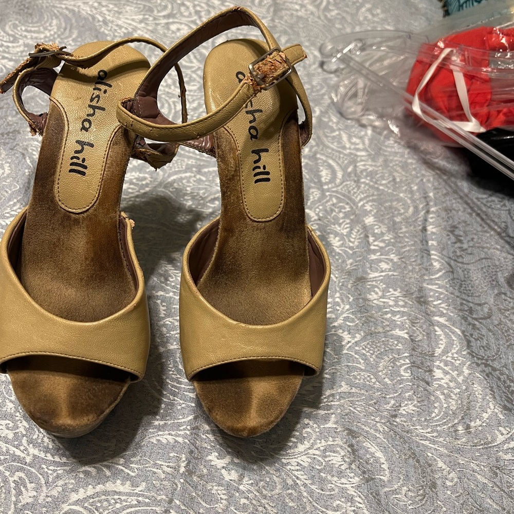 Women’s heels size 7/8